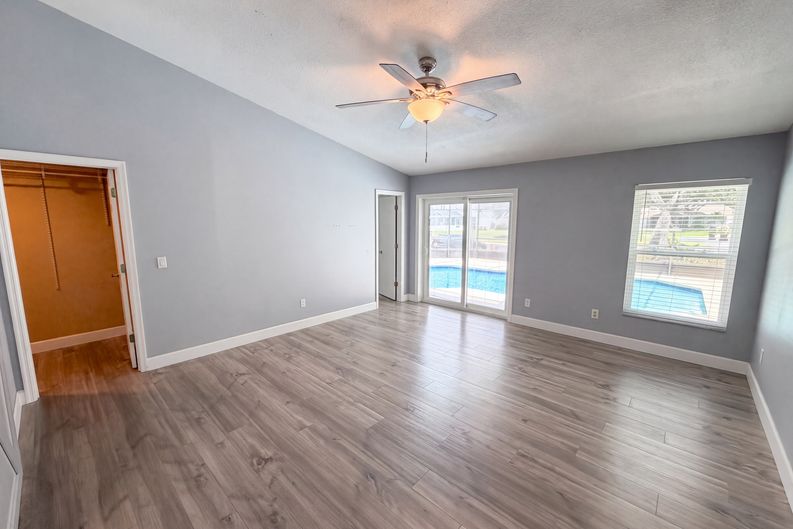 Photo 4 of 32 of 3800 Seminole Dr, Orlando, FL