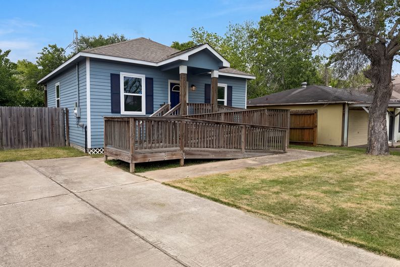 Photo 7 of 17 of 4414 Edward St, Texas City, TX