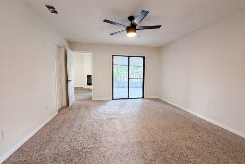Photo 8 of 23 of 8048 Kilwinning Ln, Jacksonville, FL