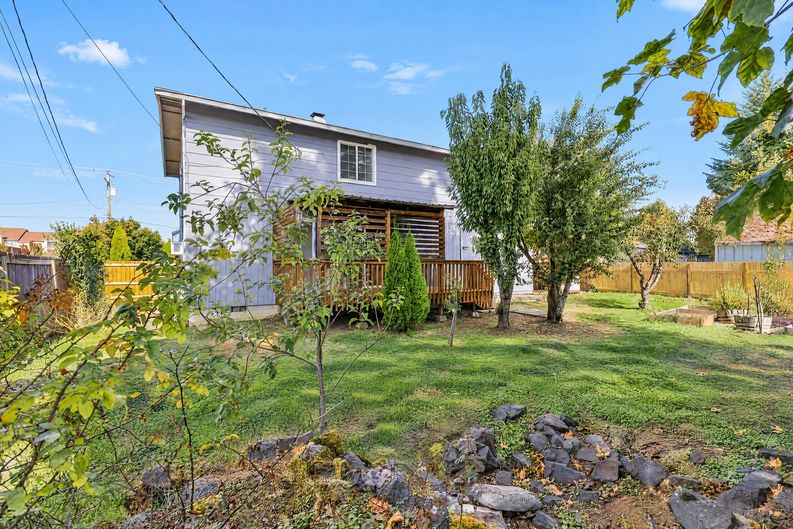 Photo 5 of 29 of 223 W Ellendale Ave, Dallas, OR