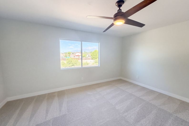 Photo 4 of 20 of 922 W Craig St, Rialto, CA