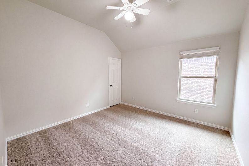 Photo 7 of 39 of 9332 Kaitlyn Ct, Lantana, TX