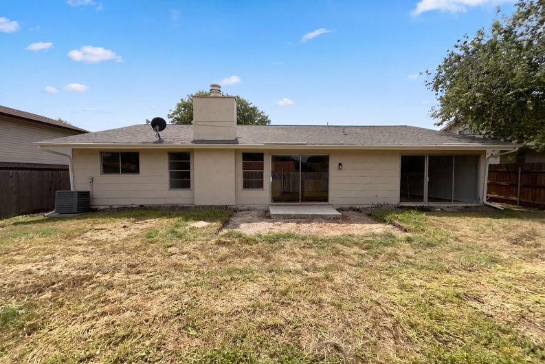 Photo 5 of 19 of 1154 S Ellison Dr, San Antonio, TX