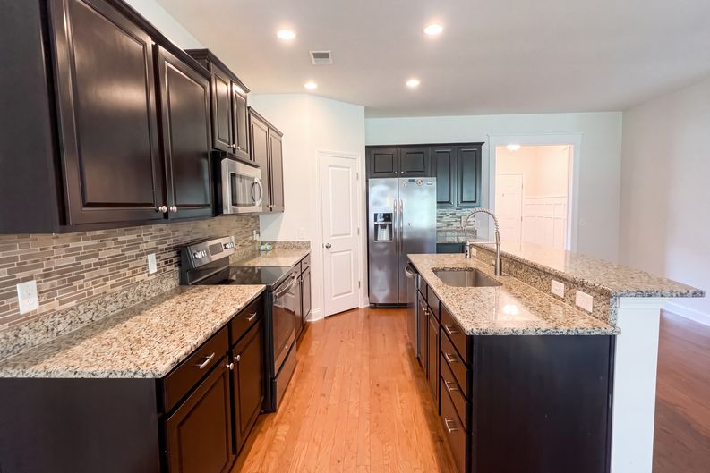 Photo 11 of 42 of 301 Decatur Dr, Summerville, SC