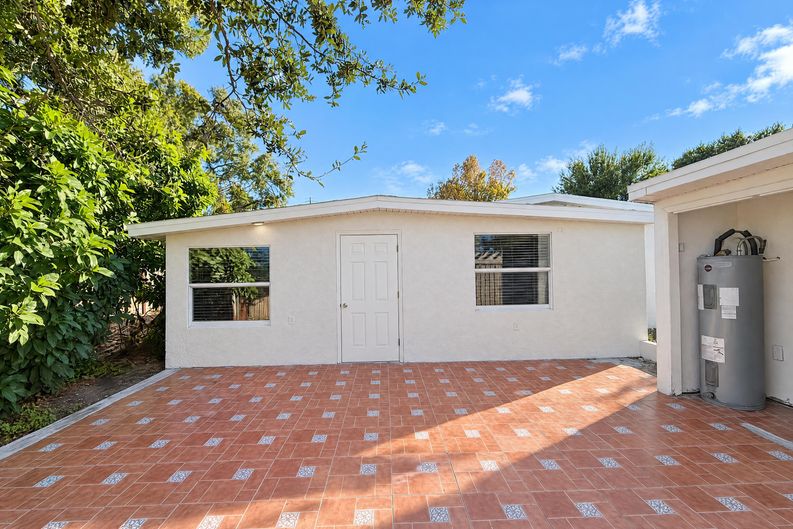 Photo 5 of 27 of 3205 W Rogers Ave, Tampa, FL