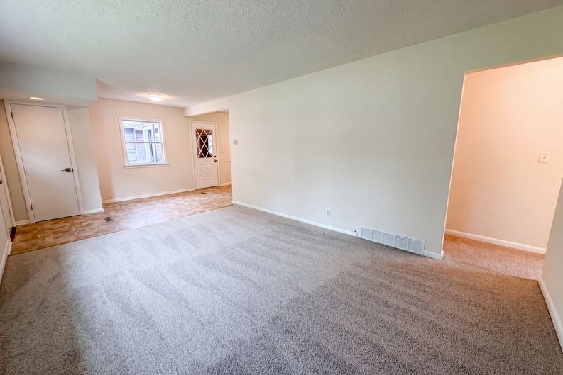 Photo 7 of 20 of 2128 Ronald Ave, White Bear Lake, MN
