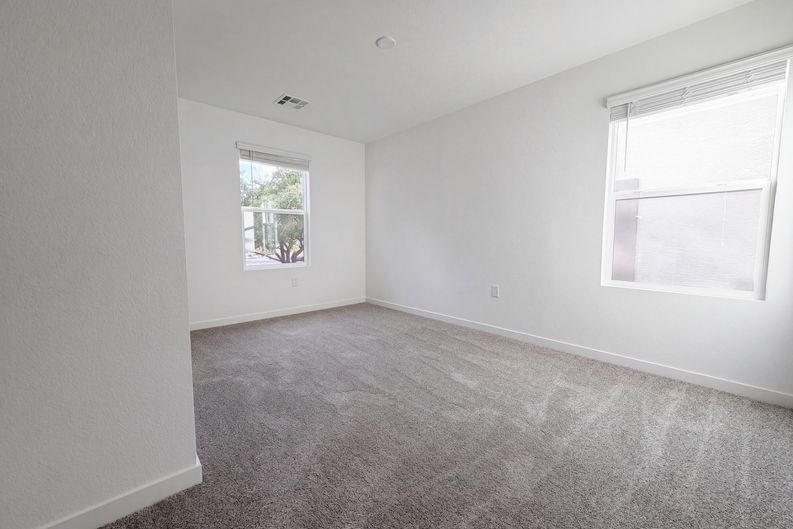 Photo 11 of 18 of 539 Bellum Dr, Henderson, NV