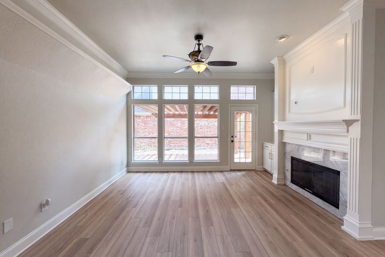 Photo 11 of 26 of 8703 Stonecrest Dr, Irving, TX