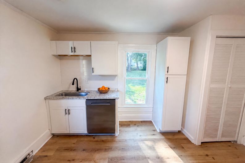 Photo 11 of 17 of 603 Cranbrook St, Greensboro, NC