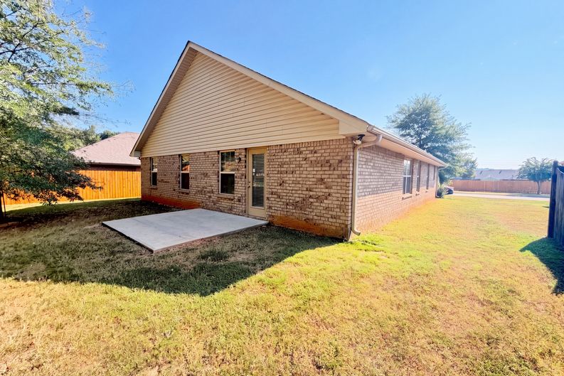 Photo 5 of 20 of 316 Vincent St, Alabaster, AL