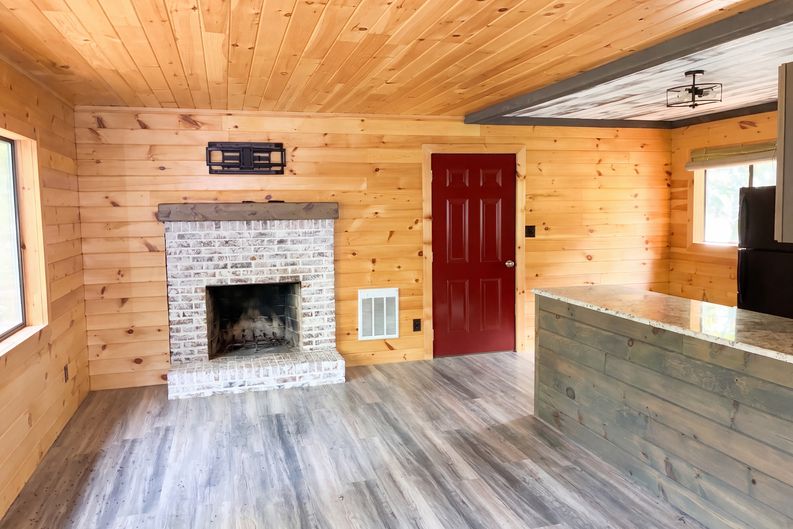 Photo 9 of 23 of 816 Hilltop Ln, Mount Jackson, VA