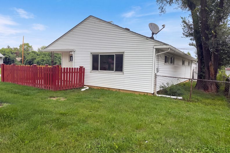Photo 5 of 26 of 2221 Myrtle Ave, Columbus, OH