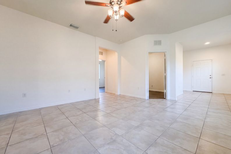 Photo 7 of 47 of 1416 Hickory View Cir, Parrish, FL