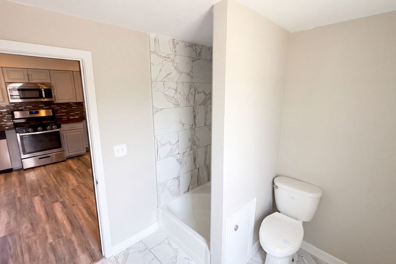 Photo 11 of 32 of 608 Howland Ave, Toledo, OH