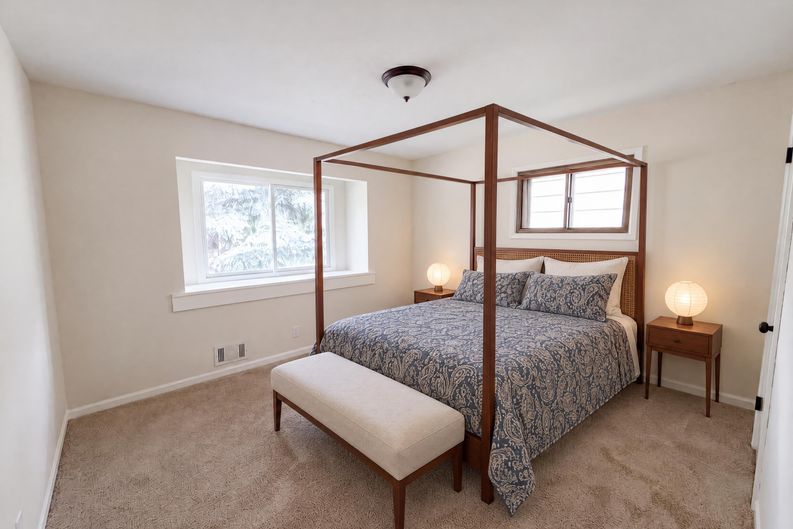 Photo 12 of 27 of 2591 Aldine St, Roseville, MN