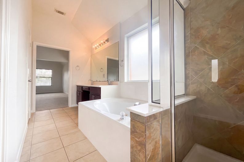 Photo 14 of 68 of 1014 Bretton Woods Dr, Cedar Park, TX