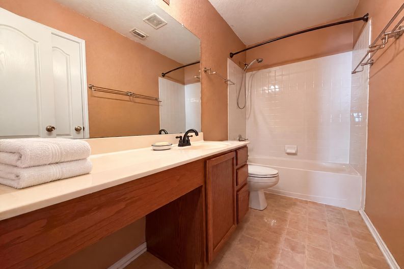 Photo 15 of 19 of 121 Springtree Fld, Cibolo, TX
