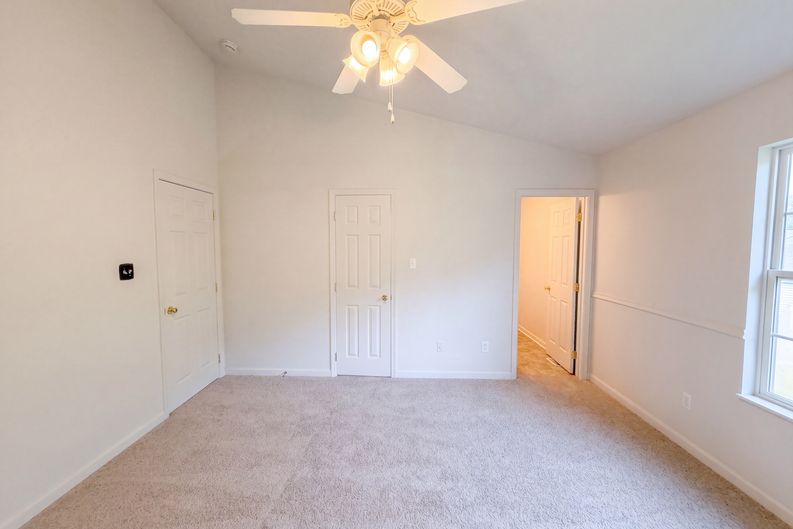 Photo 4 of 30 of 7111 Pinecroft Ln, Knoxville, TN