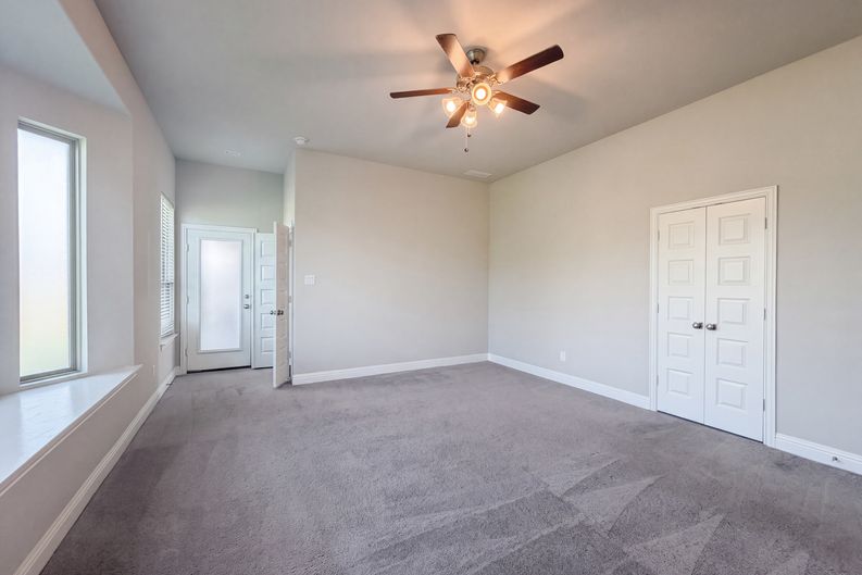 Photo 19 of 46 of 1208 Redbud St, Howe, TX