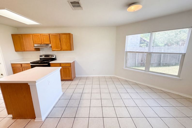 Photo 6 of 21 of 305 Edgewood Cv, Leander, TX