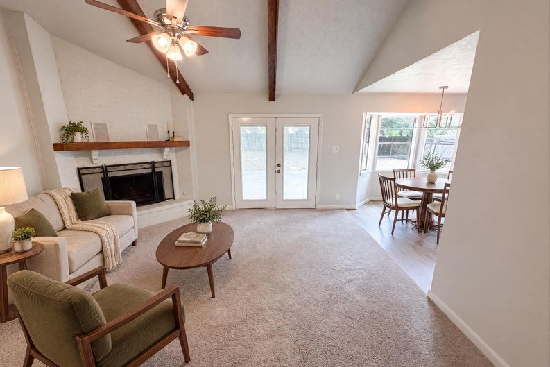 Photo 3 of 21 of 912 S 23rd St, Nederland, TX
