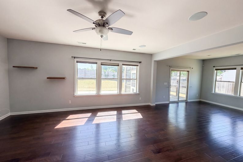 Photo 8 of 23 of 1305 Ivey Grove Ct, Fuquay Varina, NC