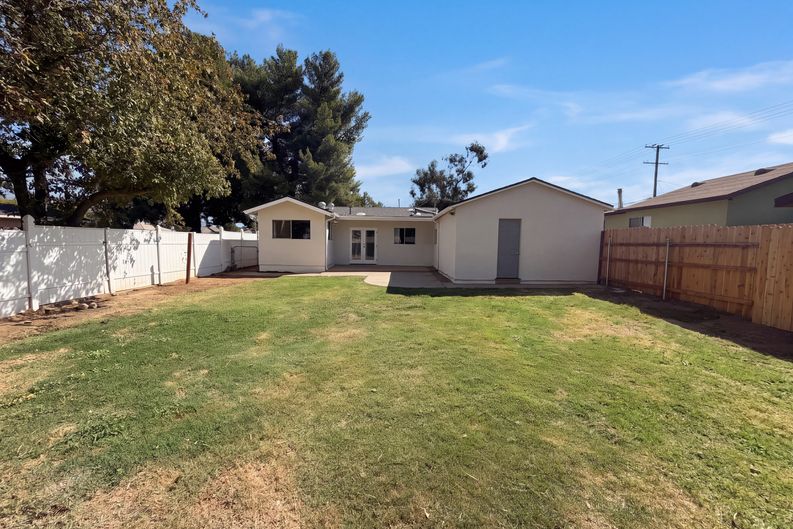 Photo 5 of 17 of 1105 Edgar Ave, Beaumont, CA