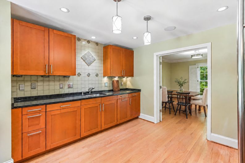 Photo 15 of 87 of 3135 Spalding Dr, Sandy Springs, GA