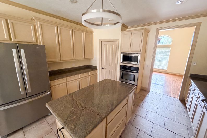 Photo 11 of 24 of 7945 Laurelwood St, Beaumont, TX