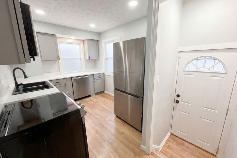 Photo 8 of 19 of 17409 Mapleboro Ave, Maple Heights, OH