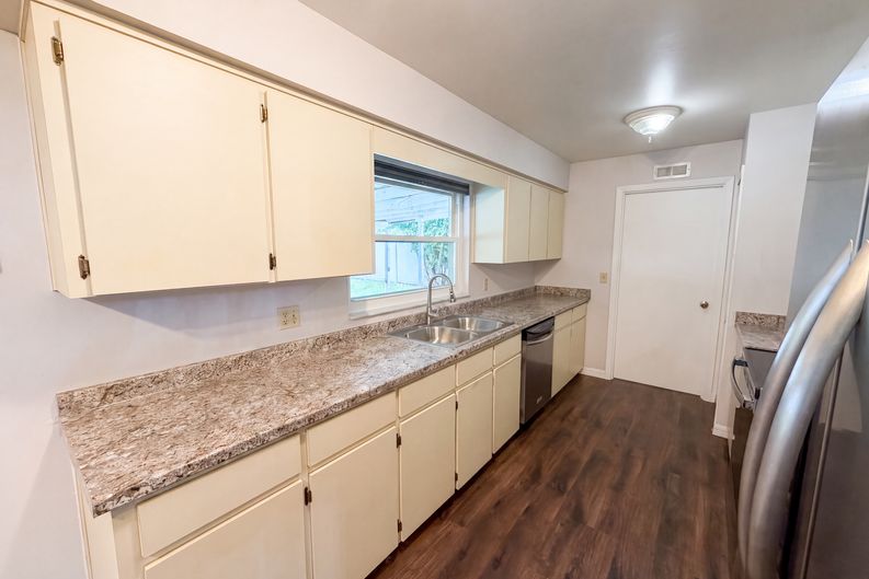 Photo 13 of 31 of 7756 Barberry Dr, Orlando, FL