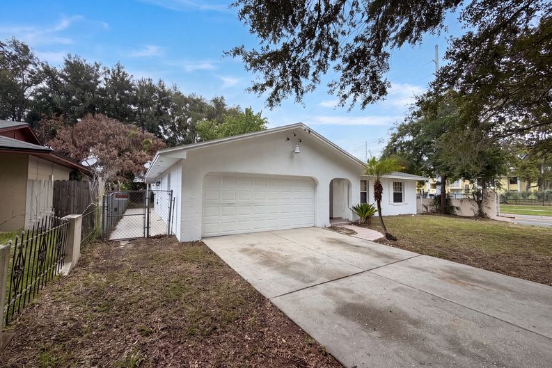 Photo 20 of 30 of 2401 Myakka Dr, Orlando, FL