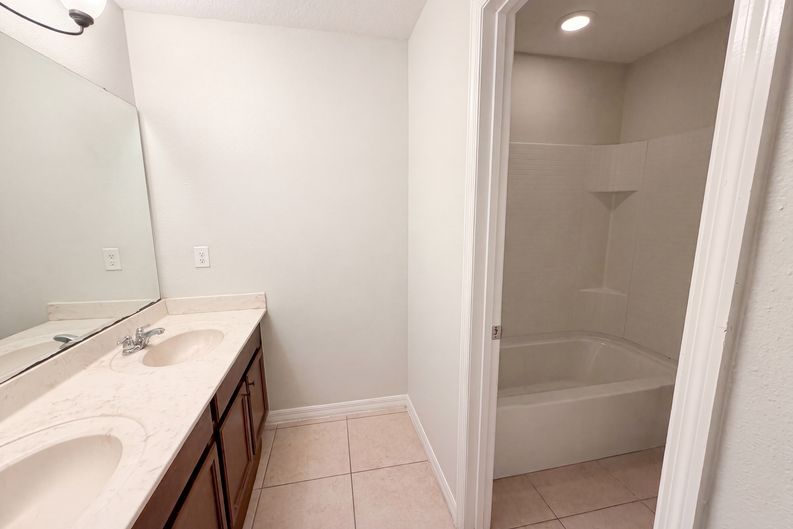 Photo 19 of 22 of 4876 Grassy Knoll Dr, Tavares, FL