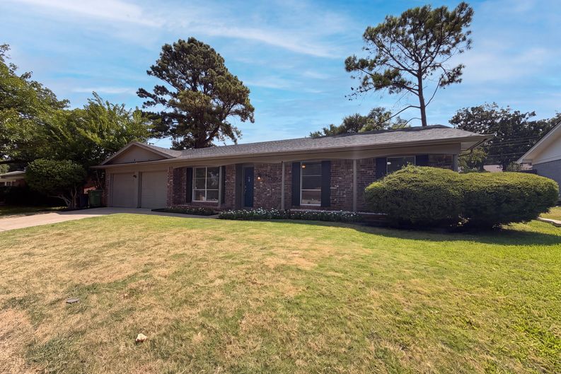 Photo 20 of 25 of 2136 Mountainview Dr, Hurst, TX