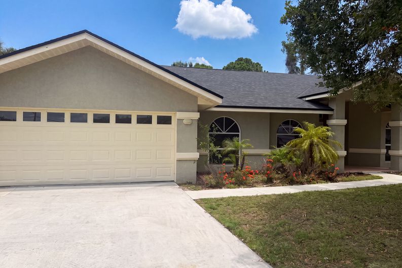 Photo 11 of 29 of 711 SE Celtic Ave, Port Saint Lucie, FL