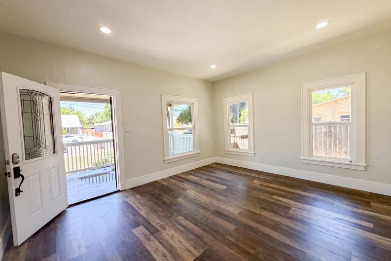Photo 9 of 29 of 1860 W Willow St, Stockton, CA