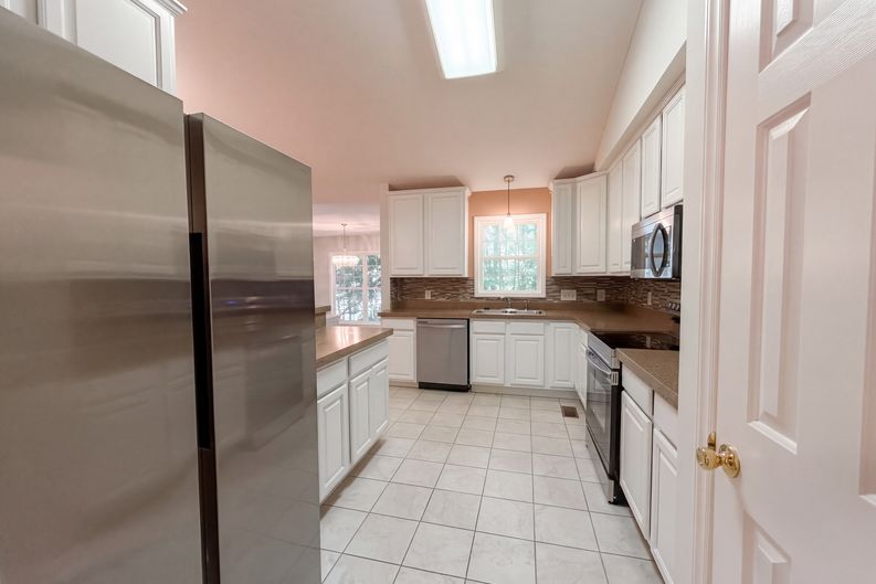 Photo 3 of 17 of 6073 Jones Cir, Sanford, NC