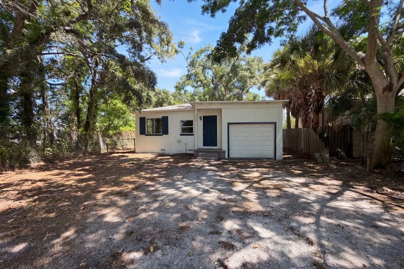 Photo 15 of 18 of 2235 45th Ave N, Saint Petersburg, FL