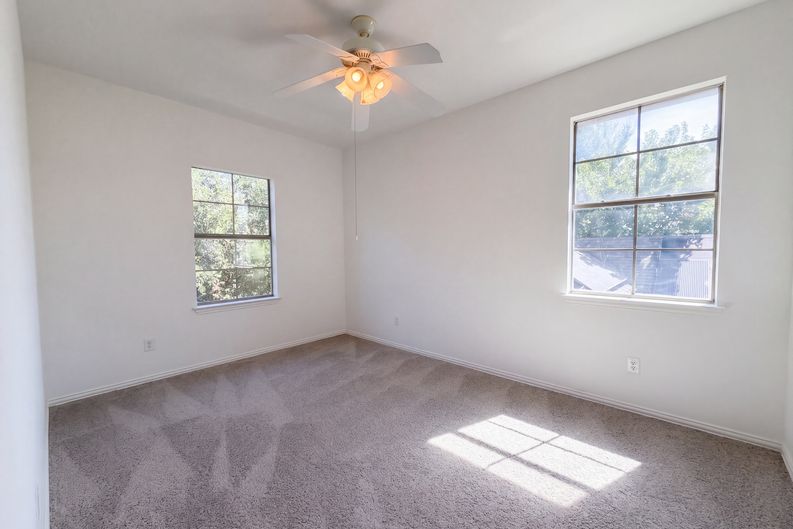 Photo 9 of 23 of 1700 Forsythe Dr, Savannah, TX