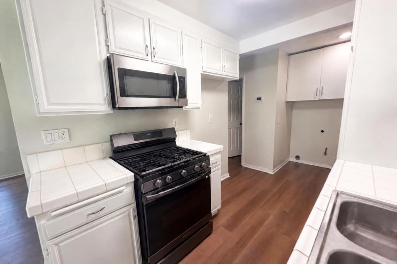 Photo 7 of 27 of 912 S Mountain Ave, Ontario, CA