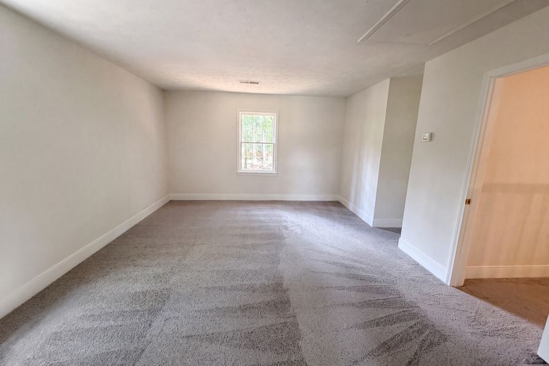 Photo 4 of 29 of 4379 Inns Brook Dr, Snellville, GA