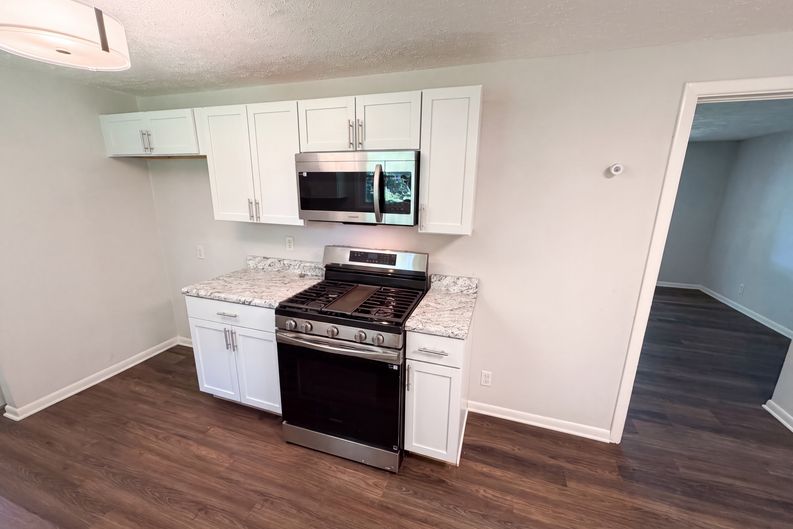 Photo 8 of 19 of 2434 W 67th St, Indianapolis, IN