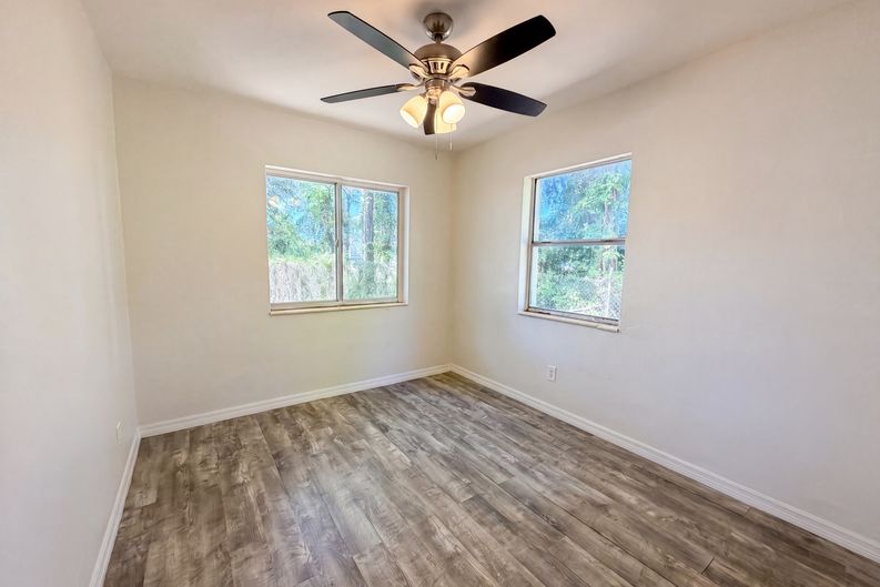 Photo 7 of 18 of 2235 45th Ave N, Saint Petersburg, FL