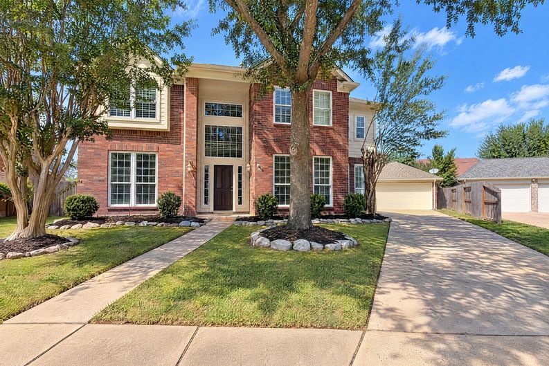 Photo 28 of 32 of 7927 High Knoll Ln, Houston, TX