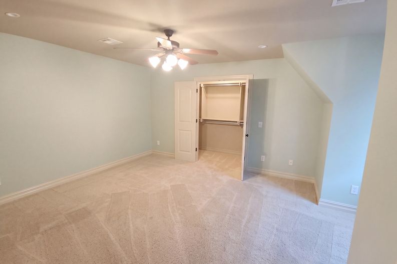 Photo 12 of 18 of 3908 N Pine Ave, Broken Arrow, OK