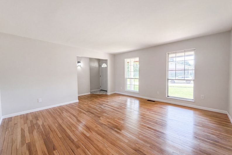 Photo 8 of 21 of 4358 Rhine Dr, Florissant, MO