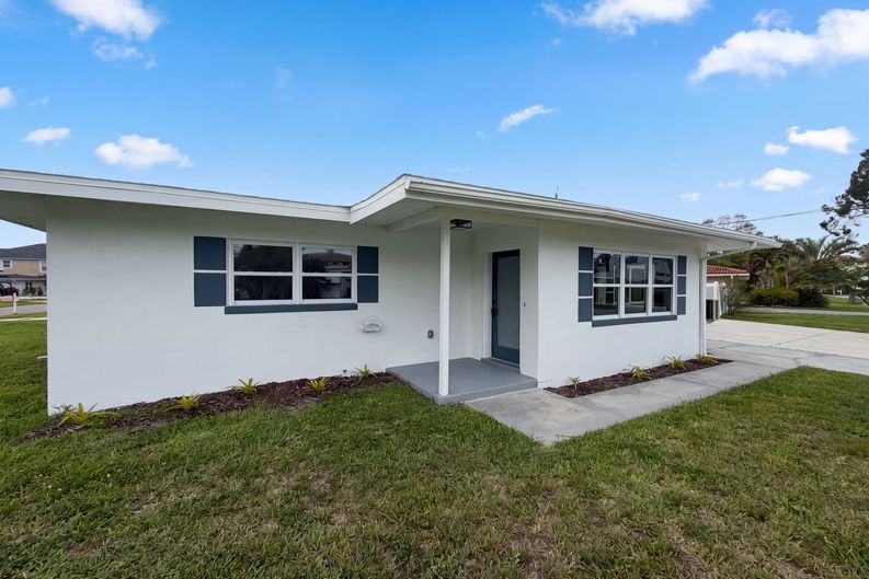 Photo 18 of 19 of 567 Baywood Dr N, Dunedin, FL