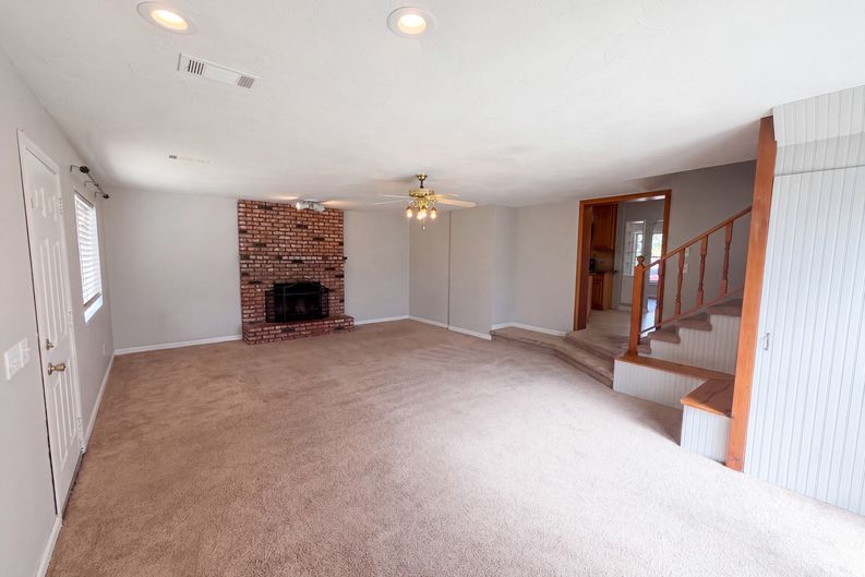 Photo 3 of 29 of 509 Calhoun Pl, Hemet, CA