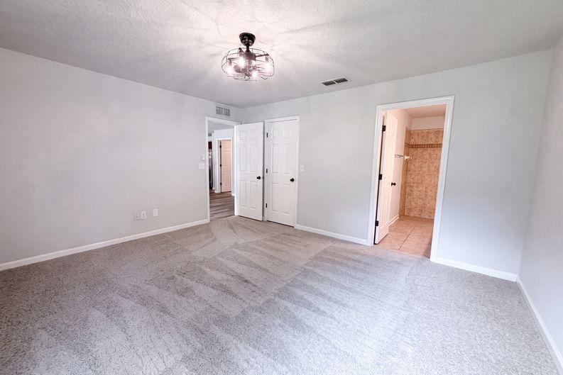 Photo 4 of 18 of 7428 Sweet Rose Ln, Jacksonville, FL