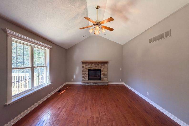 Photo 3 of 17 of 21505 E 50th Terrace Ct S, Blue Springs, MO